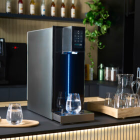 Démarquez-vous sur un marché saturé avec une offre eau à forte valeur ajoutée : PS60 Fontaine à eau Rheavendors